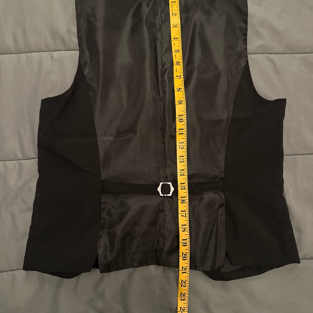 VEST - Picture 8 of 8